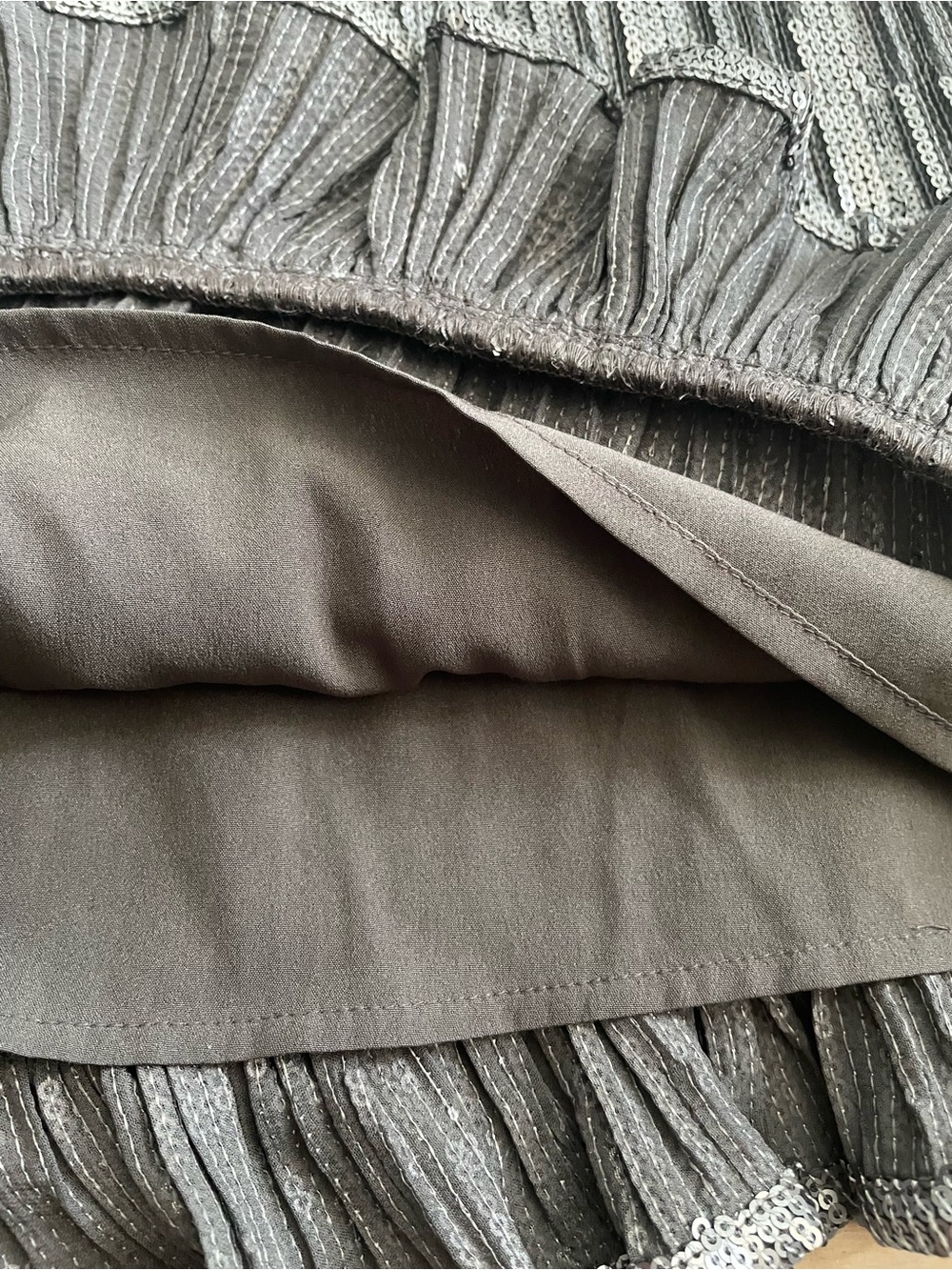 NWT ANTHROPOLOGIE Amelie Sequin Camisole - Gunmetal with Ruffled Hem - Picture 8 of 12